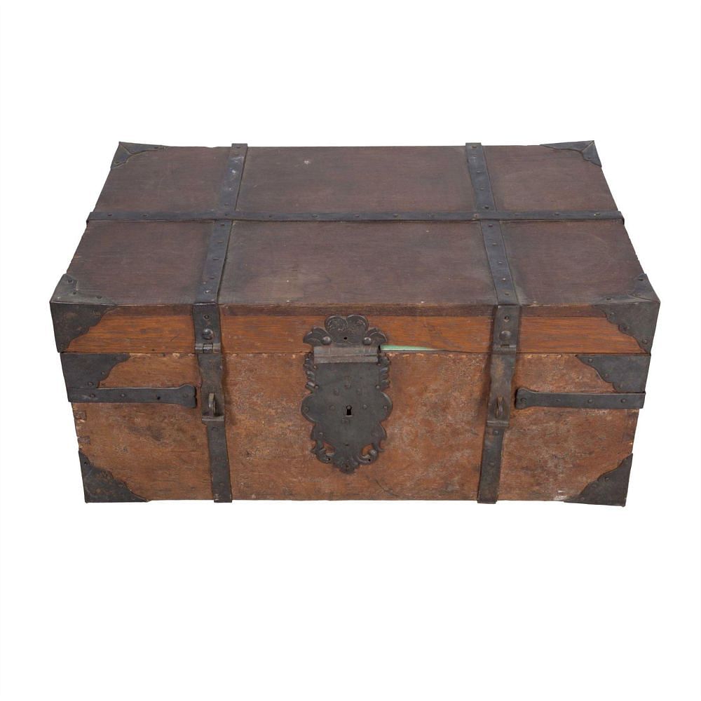 Metal Bound Trunk CT5558029