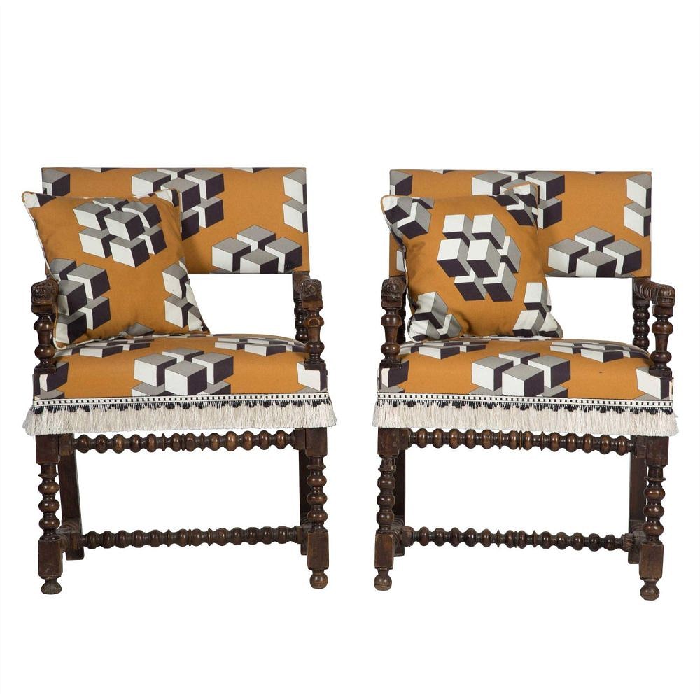 Pair of Armchairs CH2812567