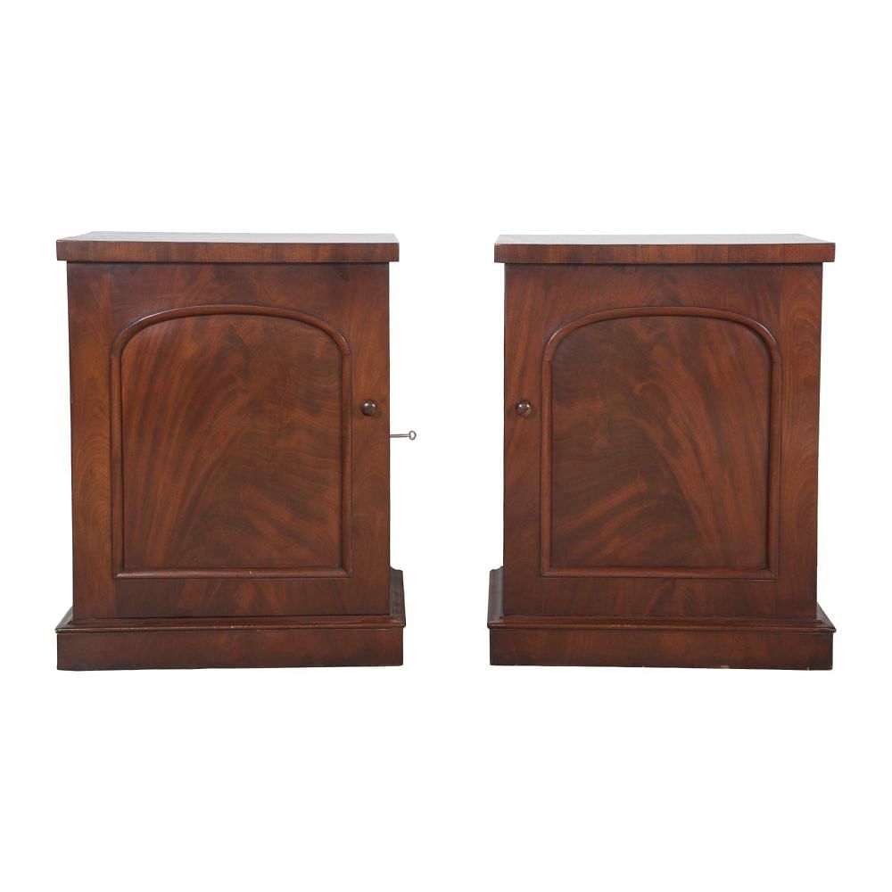 Pair of Mahogany Bedside Cabinets OF9957383