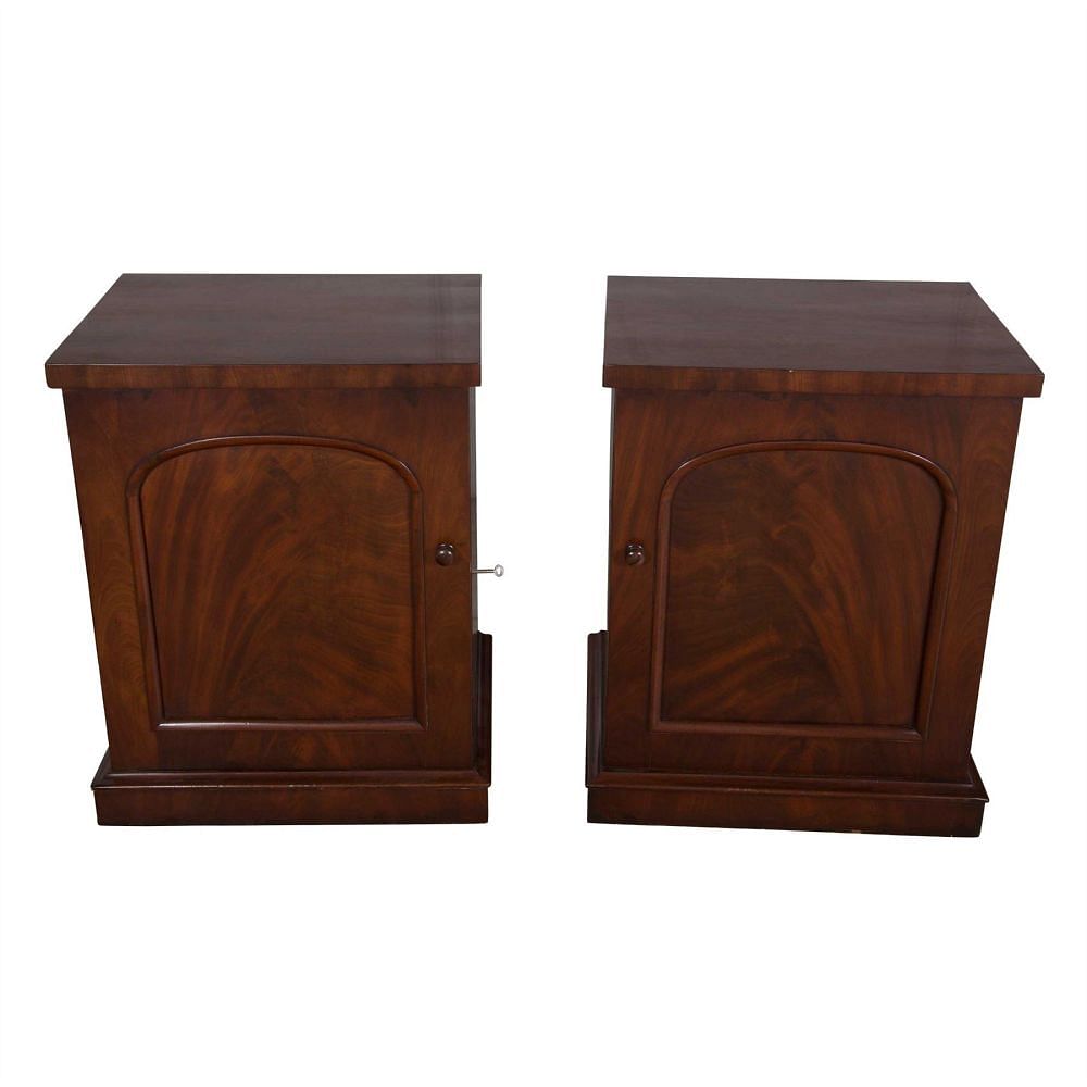 Pair of Mahogany Bedside Cabinets OF9957383