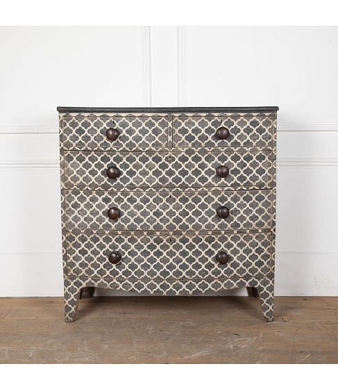 Early 19th Century English Patterned Chest of Drawers
