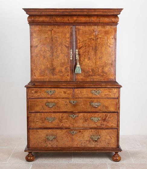 Early 18th Century Burr Walnut Cabinet on Chest
