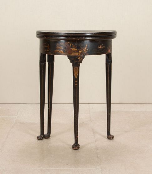 Early 20th Century British Petite Chinoiserie Table