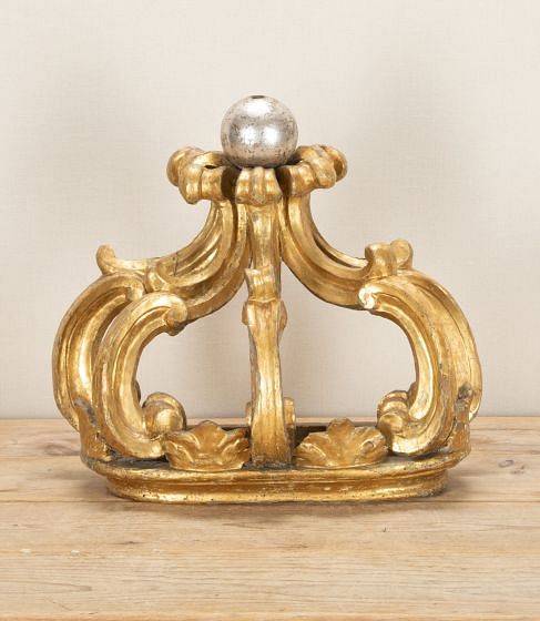 18th Century Italian Giltwood Bed Crown