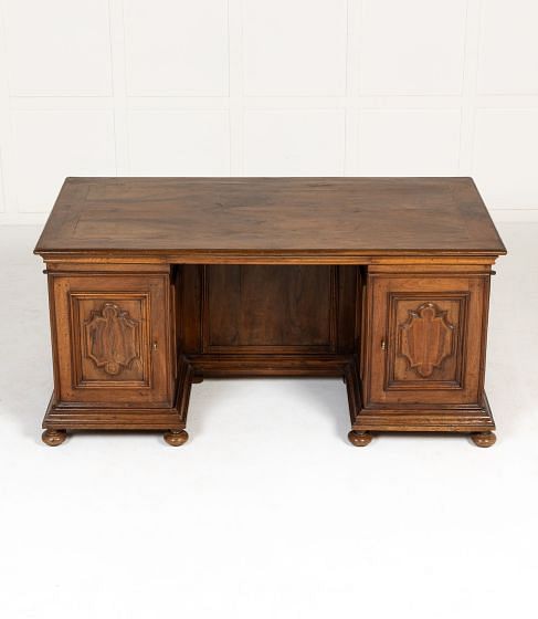 Important 18th Century Italian Walnut Desk