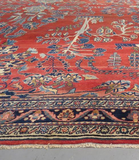 Early 20th Century Antique Sarouk Carpet