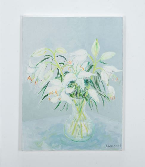 French 20th Century Oil Painting by Susanna Linhart - 'Lys dans un Vase en Verre'