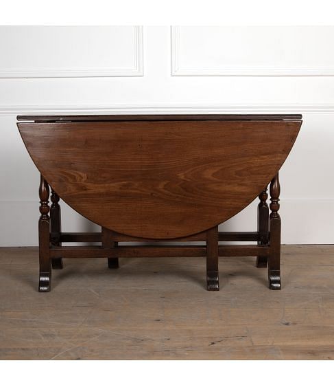 Early Georgian Walnut Dining Table